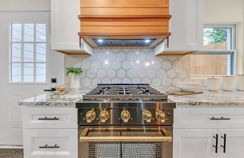 Hapeville Casa | Spacious 5-bedroom Luxury house seconds from Atlanta Airport with All Amenities