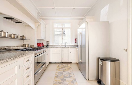 Westminster Villa | Spacious 5 Bedroom Mansion with AC, WiFi Opposite Buckingham Palace