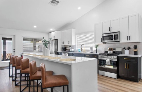 North Las Vegas Casa | Spacious 5 BR Home w/Games and Spa!