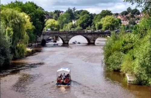Shrewsbury Hotel | Spacious 5 Family Rooms House By Shropshire Escapes Short Lets & Serviced Accommodation Frankwell With Free WiFi & Parking
