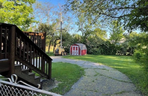 Woodland Hills Casa | Spacious 5BR/ 3 Bath, fenced, garage, 7 TV's, Parking, close to xway & shopping