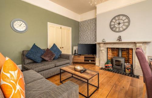 Bedford Casa | Spacious 6 Bed Home in Central Bedford w Parking