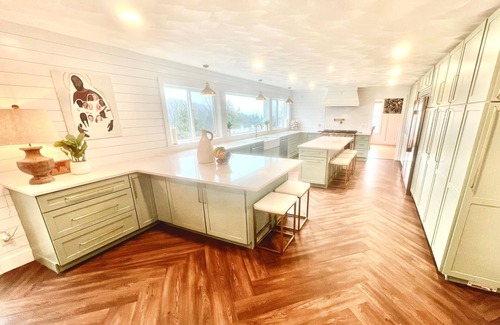 Vestal Casa | Spacious 6-bedroom house with AC, fitness room, pool, WiFi in charming Vestal