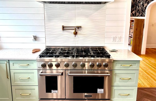 Vestal Casa | Spacious 6-bedroom house with AC, fitness room, pool, WiFi in charming Vestal