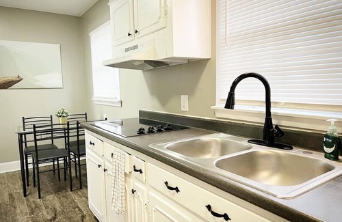 East Memphis Casa | Spacious 8BR Getaway: 2 Homes, BBQ Near Downtown