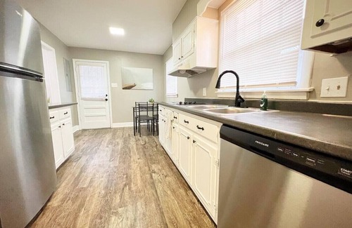 East Memphis Casa | Spacious 8BR Getaway: 2 Homes, BBQ Near Downtown