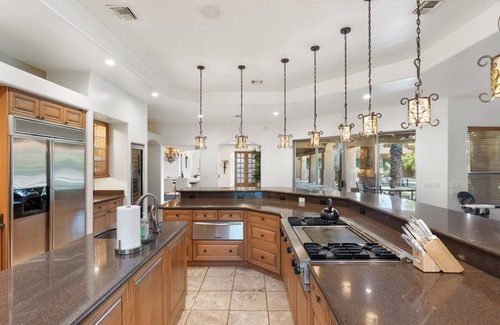 Central Scottsdale Villa | Spacious 9-bedroom villa in enjoyable Scottsdale with Wi-Fi, Sauna, family frdly