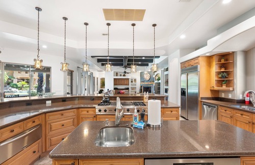 Central Scottsdale Villa | Spacious 9-bedroom villa in enjoyable Scottsdale with Wi-Fi, Sauna, family frdly