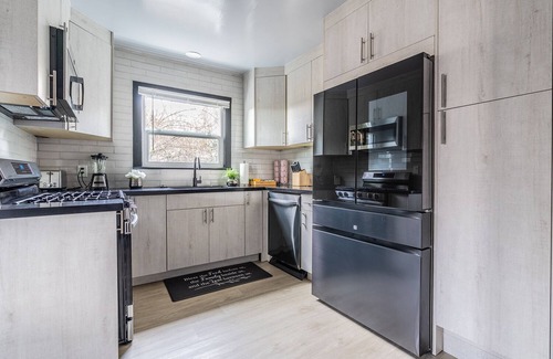 West Woodland Casa | Spacious 9BR Ballard Craftsman perfect for groups