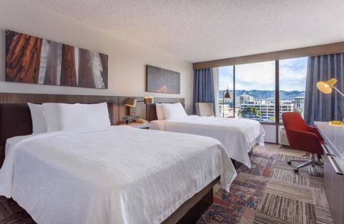 Emeryville Hotel | Spacious Accommodation! Bay View, Onsite Parking, Pet-Friendly Property!