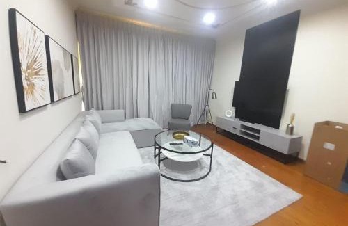 Madinat Zayed Apartamento | Spacious & Amazing 1 BR Apartment