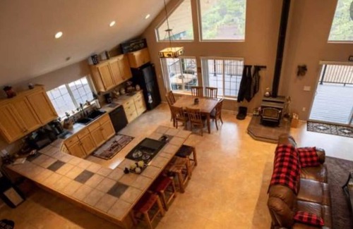 Gilchrist Casa | Spacious and beautiful 3-bedroom house in Crescent's gorgeous Two Rivers North