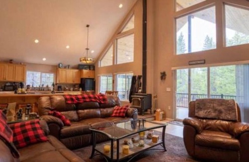 Gilchrist Casa | Spacious and beautiful 3-bedroom house in Crescent's gorgeous Two Rivers North