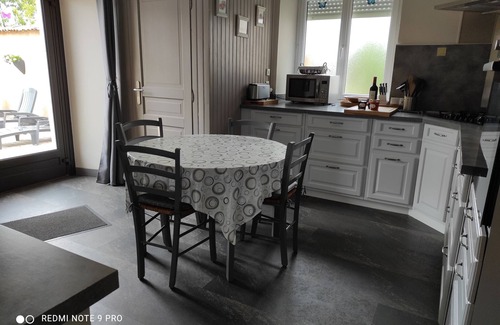 Montagnac-la-Crempse Casa | Casa de campo espaciosa y confortable con piscina privada (2 a 8 prs)