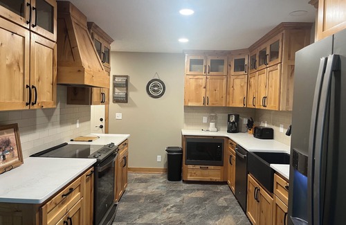 Harrison County Casa | Spacious and cozy 4-bedroom house in rural Iowa located a short drive from Omaha