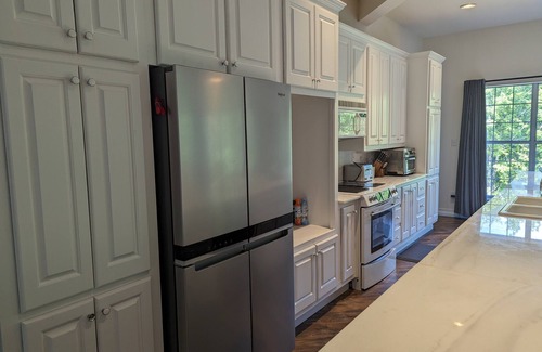 Maryville Casa | Spacious and Serene Smoky Mountain Retreat- the Perfect Launch for the Dragon!