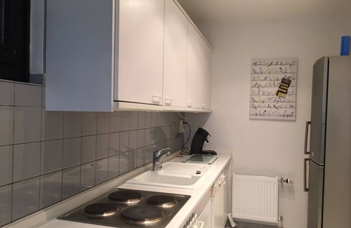 Königswinter Apartamento | amplio apartamento con vistas a la terraza verde y privada.