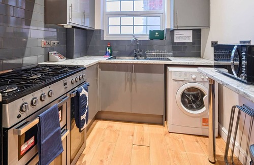 Rushmoor District Apartamento | Spacious Apartment, 6 Adults, Smart TV, WiFi