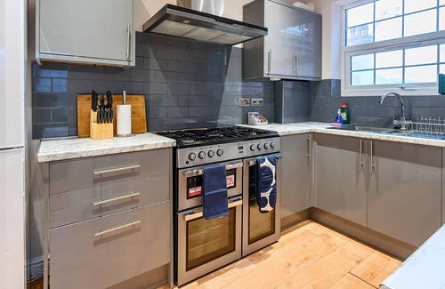 Rushmoor District Apartamento | Spacious Apartment, 6 Adults, Smart TV, WiFi