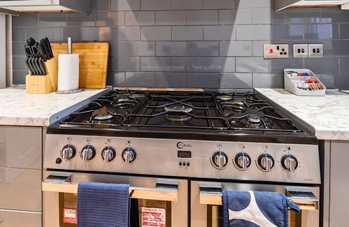 Rushmoor District Apartamento | Spacious Apartment, 6 Adults, Smart TV, WiFi