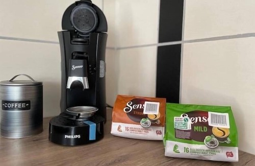 Silberberg Apartamento | Spacious apartment with balcony, hanging chair and box-spring bed