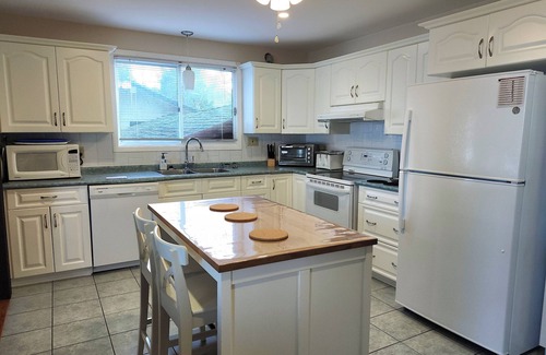 Kawartha Lakes Cabaña | Balsam Lake-West Bay Cottage-6 + Dormitorios Camas-16-20-Luna de miel, Se aceptan mascotas