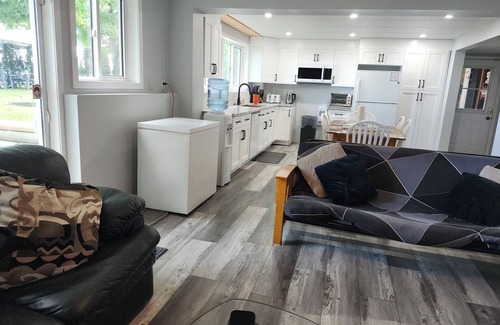 Kawartha Lakes Cabaña | Balsam Lake-West Bay Cottage-6 + Dormitorios Camas-16-20-Luna de miel, Se aceptan mascotas