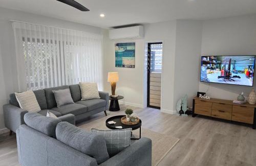 Lammermoor Casa | Spacious Beach Apartment Yeppoon - ARay at Cooee Bay - Apt B