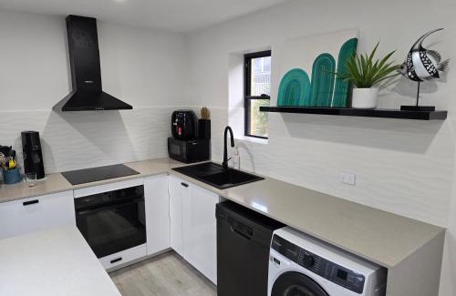 Lammermoor Casa | Spacious Beach Apartment Yeppoon - ARay at Cooee Bay - Apt B