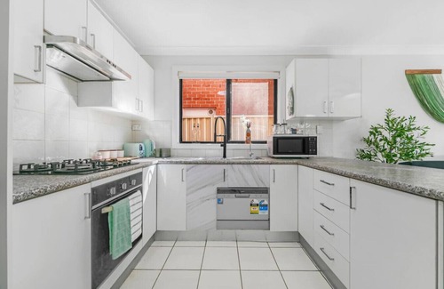 Blacktown Casa | Spacious Blacktown Retreat | Convenient Location