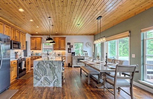 Cullowhee Cabina | Spacious Cabin, Hot tub, View, Games, Bunk