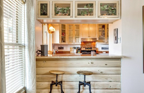 Medicine Park Cabina | Spacious Cabin w/ Views, Near Lake Lawtonka!