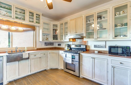 Medicine Park Cabina | Spacious Cabin w/ Views, Near Lake Lawtonka!