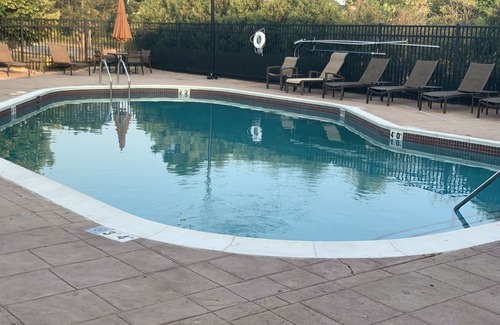 Westmont Apartamento | Spacious clean full apartment 20 min from downtown chicago