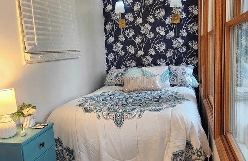 Tawas City Otro | Spacious coastal farmhouse with modern ammenities on beautiful Lake Huron!