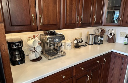 Parish Otro | Spacious Colonial Farmhouse on 240 Acres