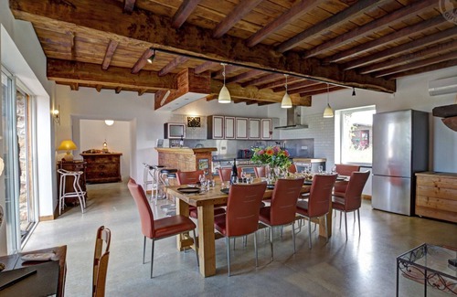 Neronde Cabaña | Casa rural espaciosa con piscina y spa en el campo