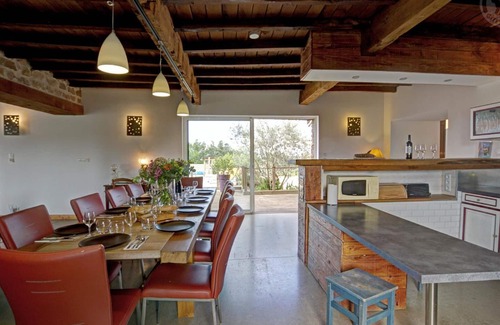 Neronde Cabaña | Casa rural espaciosa con piscina y spa en el campo