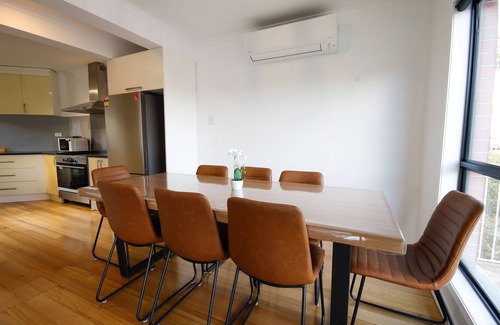 Lenah Valley Casa | Spacious, Cozy + Perfect for Families & Groups