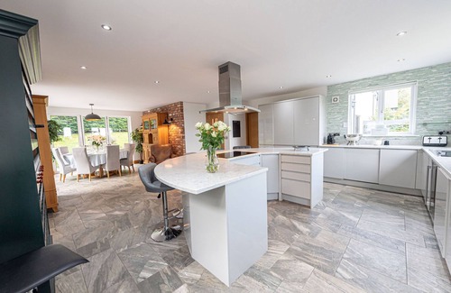 West Kirby Casa | Spacious & Elegant 6 Bedroom Period House in Caldy, Wirral.