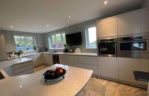 West Kirby Casa | Spacious & Elegant 6 Bedroom Period House in Caldy, Wirral.