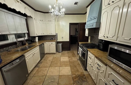 Forest Casa | Spacious Enchanted Forest Home for Business & Pleasure