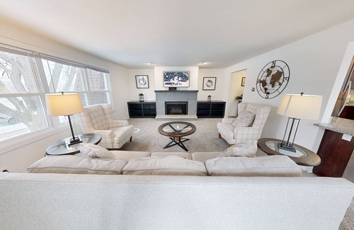 De Pere Apartamento | Spacious Executive Serviced Apartment