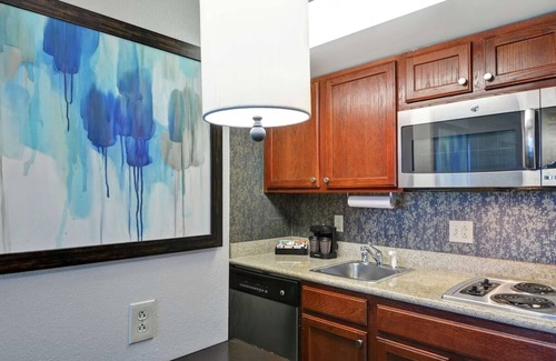 Lexington Hotel | Spacious Family-Friendly Stay with Full-Size Kitchen & BBQ Area + Free Parking