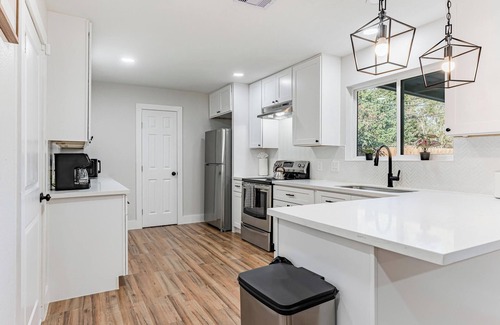 Central Southwest Casa | Spacious Family Getaway with Modern Comforts.