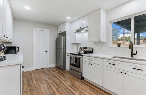 Central Southwest Casa | Spacious Family Getaway with Modern Comforts.