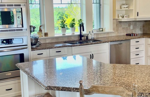 Duncan Casa | Spacious Family Home with In Ground Pool in the Cowichan Valley