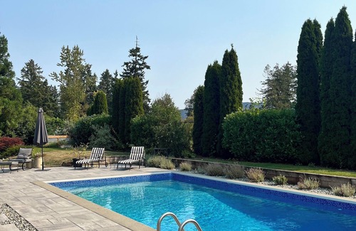 Duncan Casa | Spacious Family Home with In Ground Pool in the Cowichan Valley