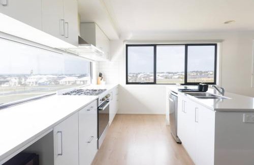 Torquay Casa | Spacious family home with pool and ocean views