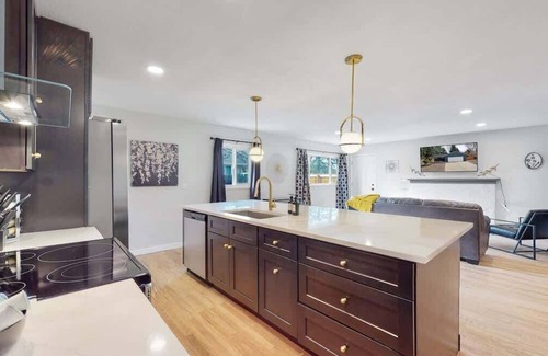 Southeast Casa | Spacious Family Retreat in Denver